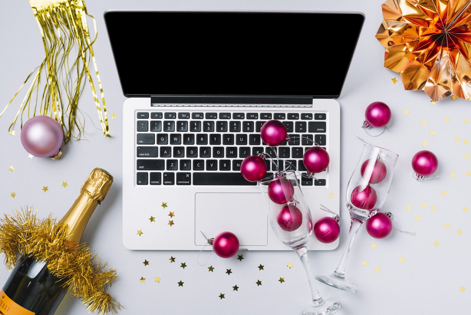 Holiday Marketing 2024: Essential Guide for Brands